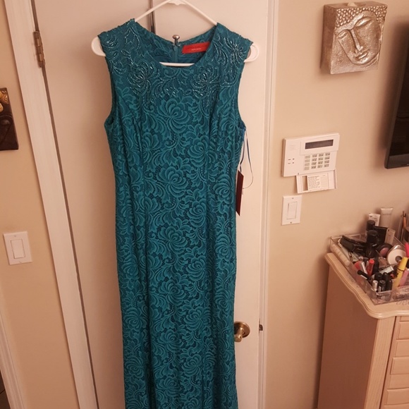 Carmen Marc Valvo Evening Dress - Picture 2 of 6